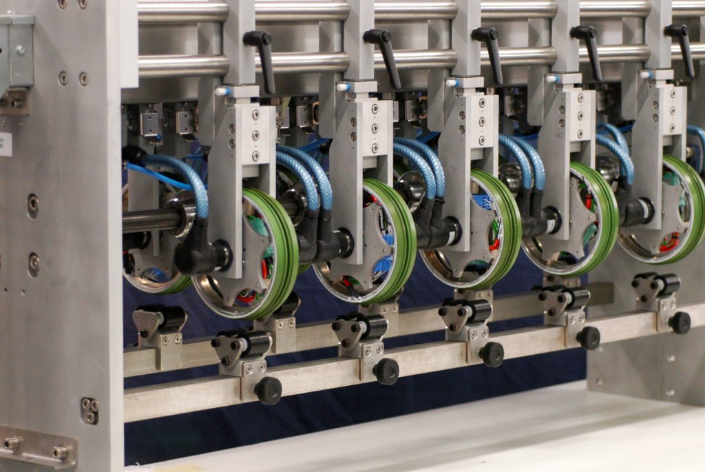 Continuous rotary heat sealing system for high-speed production